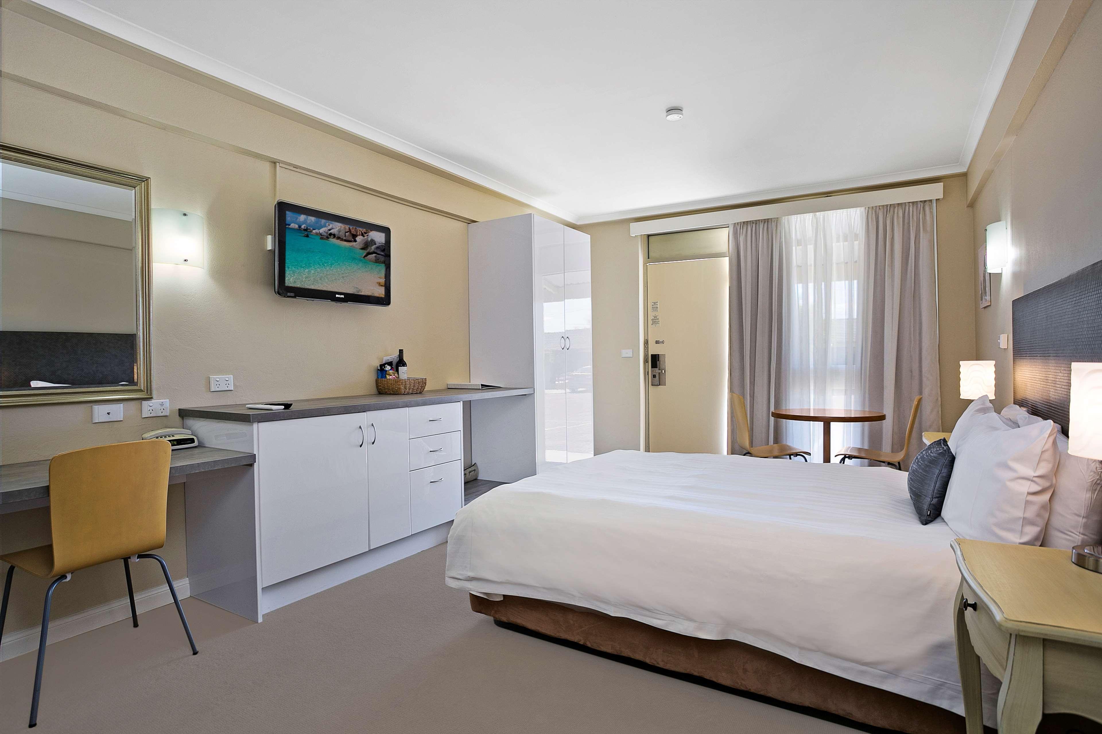 Best Western Sanctuary Inn Тамуърт Екстериор снимка