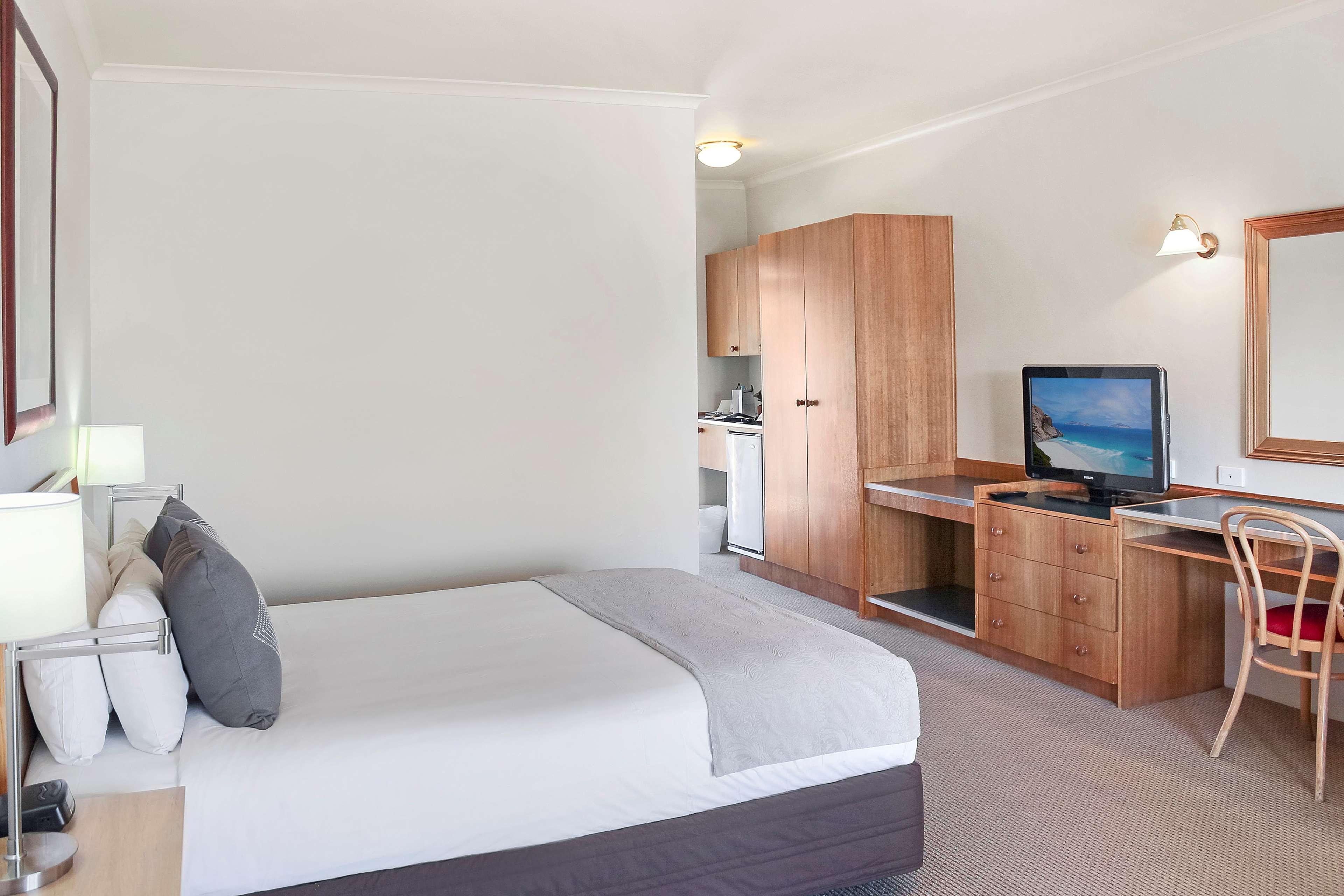 Best Western Sanctuary Inn Тамуърт Екстериор снимка