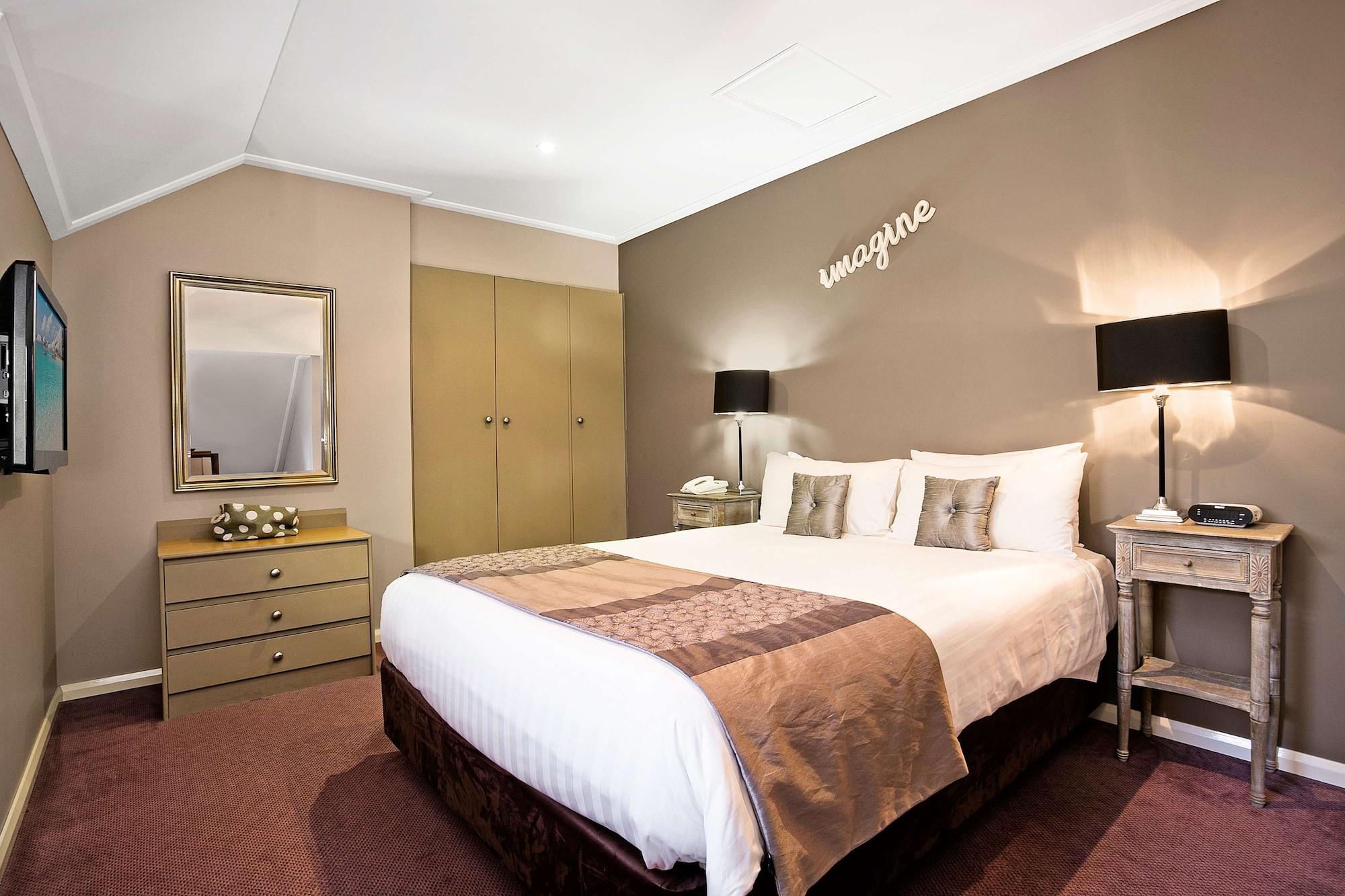 Best Western Sanctuary Inn Тамуърт Екстериор снимка